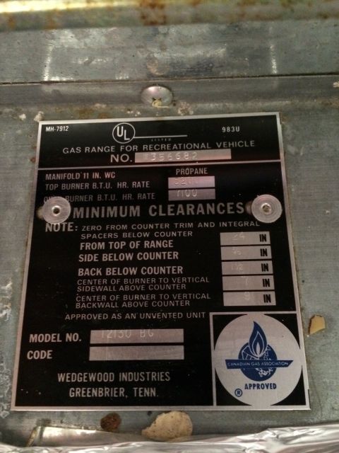 1997 Dodge 3500 - This label details specifications for a Wedgewood Industries gas range, including minimum clearances and model number.