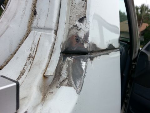 1992 Ford Bronco - back of the sail panel, I ground out as much of the old seam sealer as I could..this was in pretty good shape.