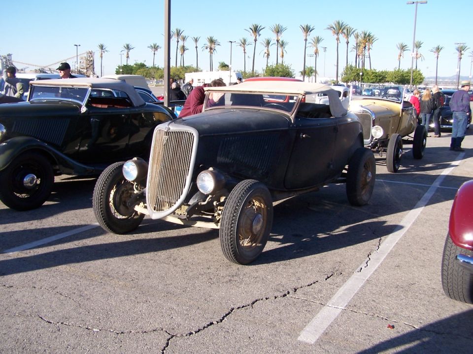 Black 1933 Ford hot rod convertible, front view
