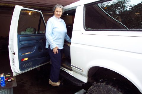 1996 Ford Bronco - Quick Detachable 'Granny' Step & Mom. About 16" inches from the ground & 11" to the step board. (1/3/2004)