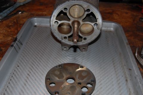 2006 Honda RANCHER - Valve plate removed. here you can see where the FS 6 name comes from. There are 3 double acting pistons moving within 6 bores.