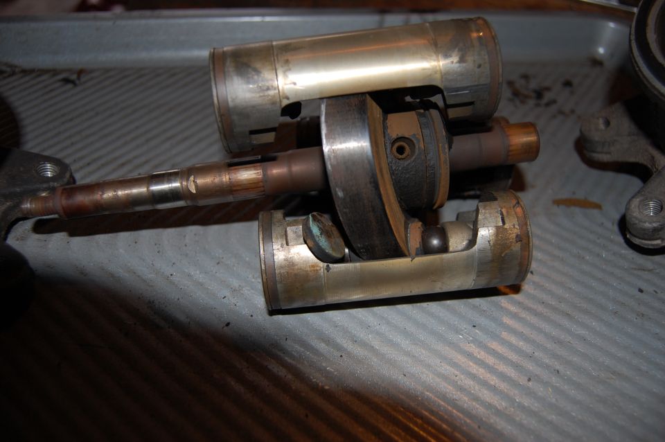 FS6 compressor part with crankshaft and pistons