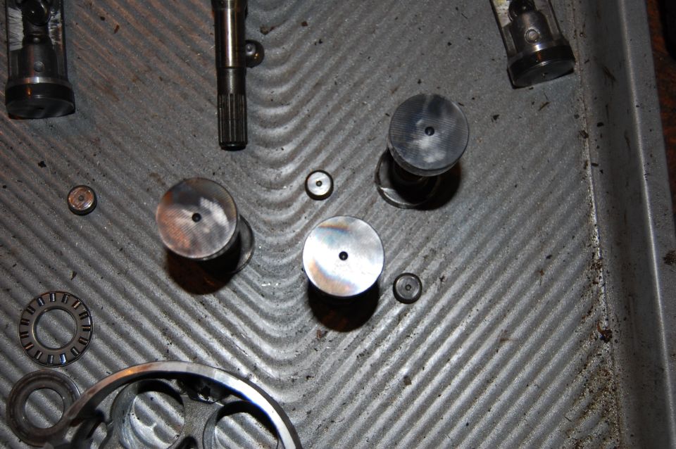 These three pistons have obvious discoloration, indicating excessive heat.
