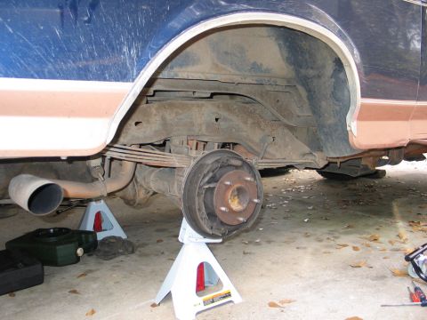 1995 Ford Bronco - remove the drums