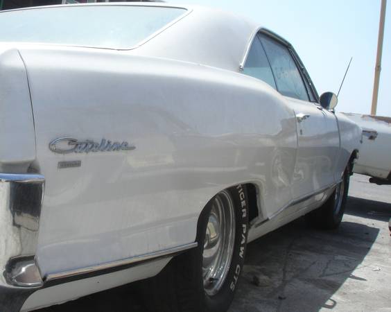 White 1965 Pontiac Catalina coupe, rear quarter view, chrome trim, 'Tiger Paw GTS' tires
