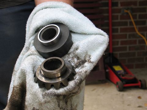 1995 Ford Bronco - comparison of a side gear and the mini spool side gear