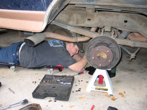 1995 Ford Bronco - It would have been nicer to have a bit more room to work