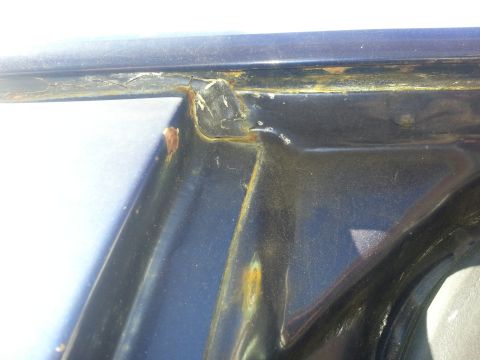 1994 Ford Bronco - Rust is visible on the door frame of a vehicle.