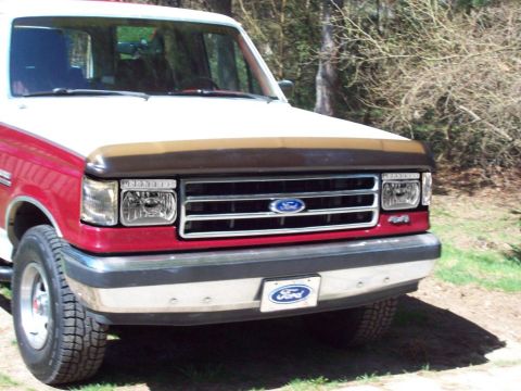 1994 Ford Bronco - Front view of a 1994 Ford Bronco, showing the grille, headlights, and Ford badging.