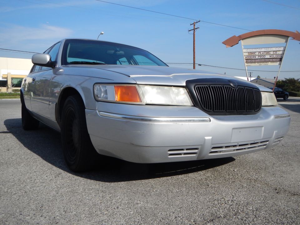 Silver 2002 Mercury Grand Marquis 3q-front view