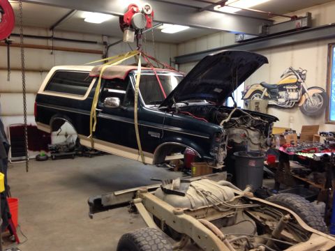 1993 Ford Bronco - Removed body for easy frame access