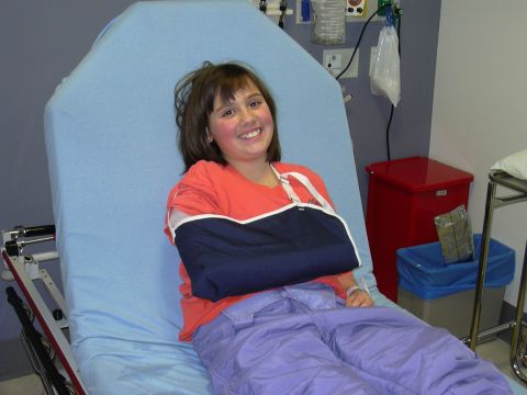 1991 Ford Bronco - The after pic in the ER. Nothin broke just a precautionary splint. :-)