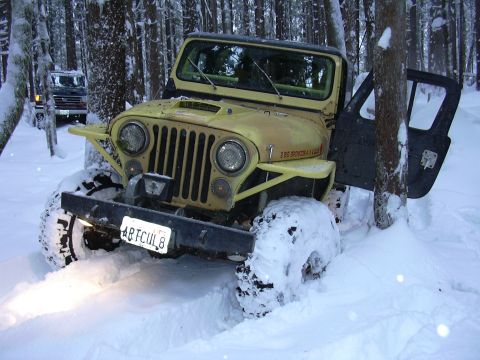 1991 Ford Bronco - Hip in the deep snow