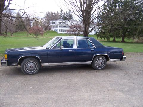 1985 Ford Crown Victoria LTD photo