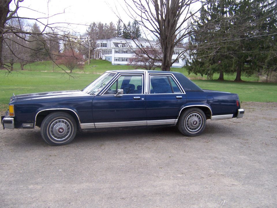 1985 Ford Crown Victoria LTD “Boyfriend”