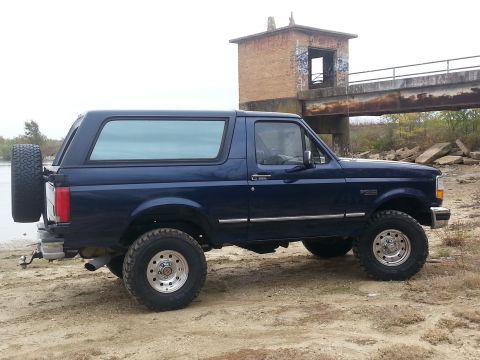 1995 Ford Bronco photo