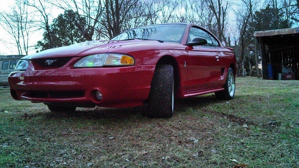 Red 1997 Ford Mustang coupe, 3q front view