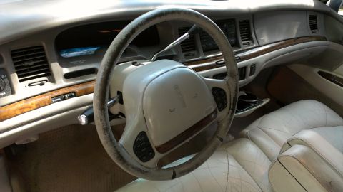 1996 Lincoln Town Car - Well worn stock wheel