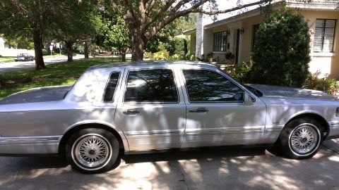 1996 Lincoln Town Car - Starboard