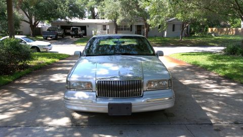 1996 Lincoln Town Car - Bow