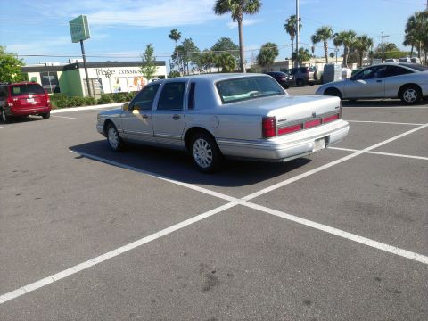 1996 Lincoln Town Car photo