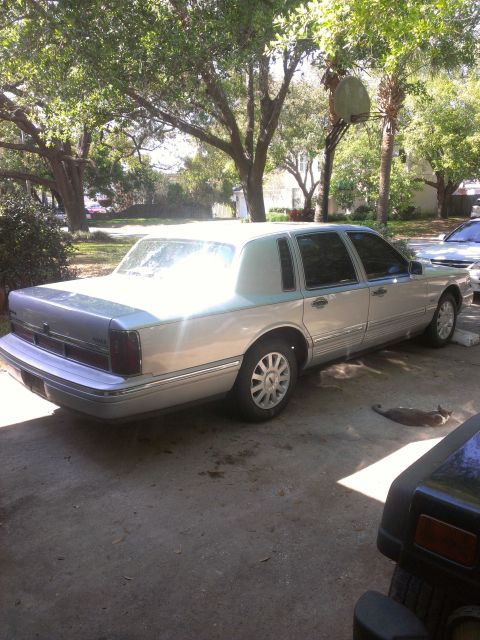 1996 Lincoln Town Car photo