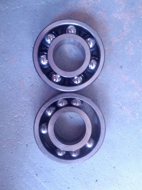 1989 BMW 3 Series - Two ball bearings are shown against a textured background.