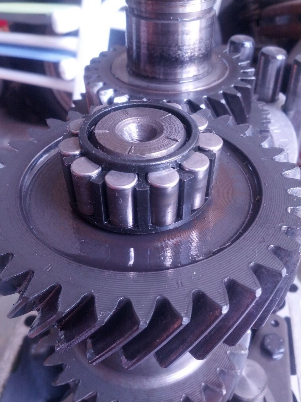 Close-up of transmission gears and a roller bearing