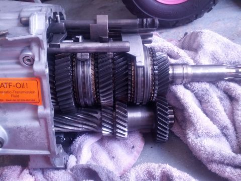 1989 BMW 3 Series - The internal workings of a transmission are visible, with an orange label indicating ATF-Oil.