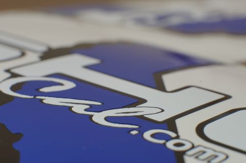 1993 Ford Taurus - Close-up of a blue and white decal the text 'cal.com'.