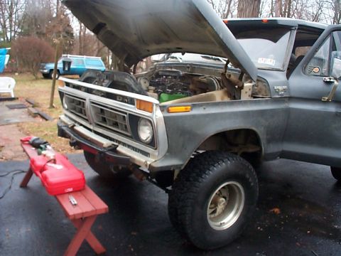 1979 Ford Bronco - whackin front fenders
