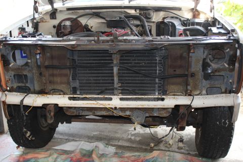 1982 Ford Bronco - Grill and bumper off.
