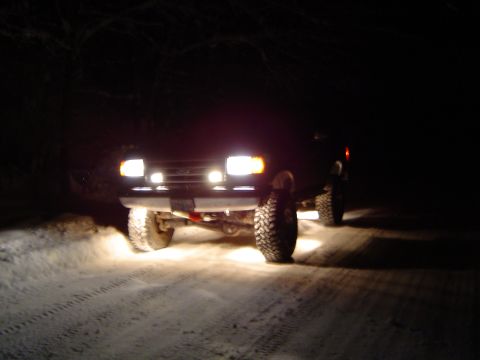 1989 Ford Bronco - Rocklights in the snow
