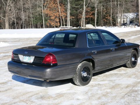2001 Ford Crown Victoria - Rear view of a 2001 Ford Crown Victoria with a license plate reading 631 636.