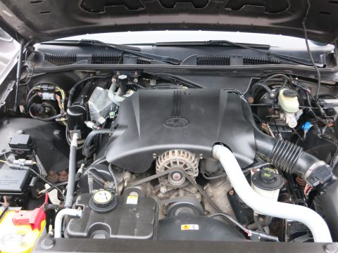 2001 Ford Crown Victoria - The engine compartment of a Ford Crown Victoria, displaying its mechanical components under the hood.