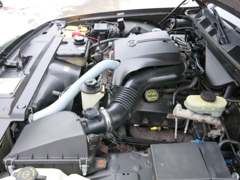 2001 Ford Crown Victoria - The engine bay of a 2001 Ford Crown Victoria, its V8 engine and associated components.