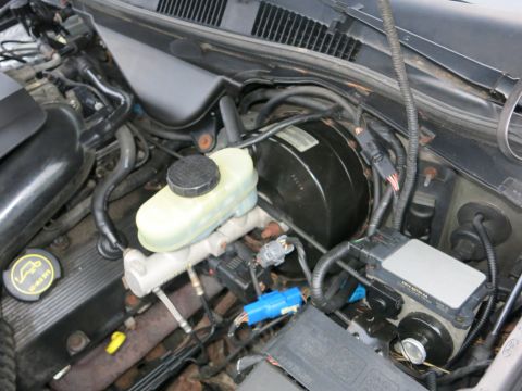 2001 Ford Crown Victoria - Engine bay view of a 2001 Ford Crown Victoria, highlighting the brake fluid reservoir and master cylinder.