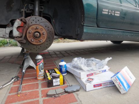 1993 Ford Taurus - New brake rotors and pads are ready for installation on a vehicle.