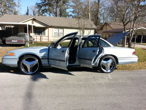 1992 Ford Crown Victoria photo