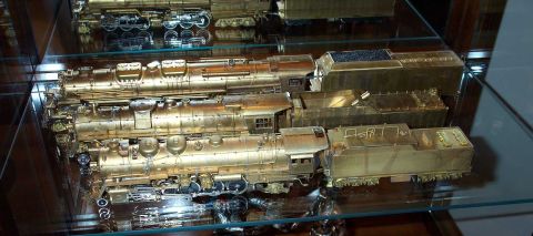 1998 Ford Crown Victoria - Several brass locos, on display.