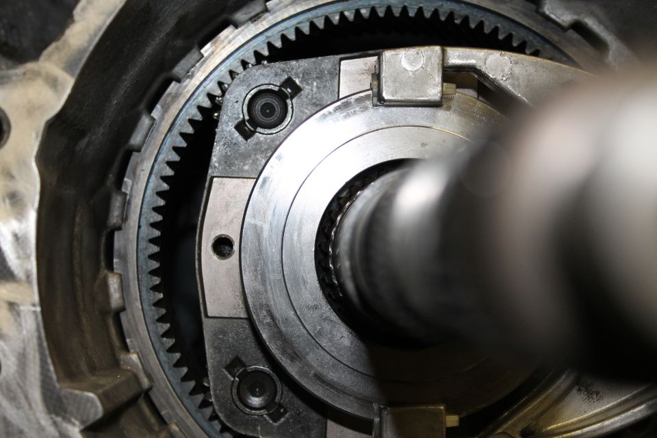 Close-up of transfer case gears and shaft, Supermotors.net logo visible