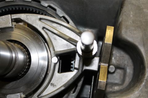 1995 Ford Bronco - This image shows the intricate internal workings of a vehicle's transfer case, focusing on gears and a shifting mechanism.