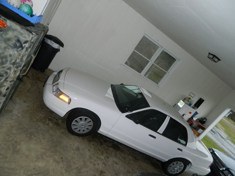 White 2008 Ford Crown Victoria, 3/4 front view