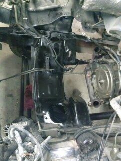 1995 Ford Bronco - Underside view of an engine bay, the Supermotors logo at the bottom.