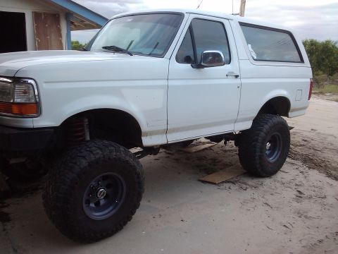 1995 Ford Bronco - This 1995 Ford Bronco features a lifted suspension and aggressive off-road tires.