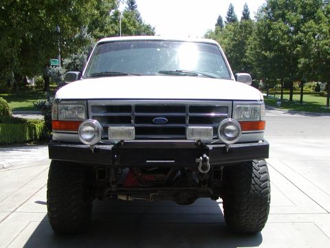 1995 Ford Bronco - Front view of a 1995 Ford Bronco, an aftermarket bumper and auxiliary lights.