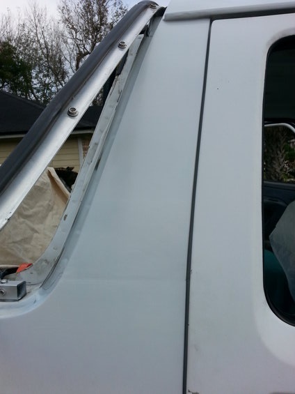 1992 Ford Bronco - looks much better with the pain blended.