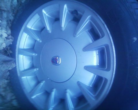 1999 Ford Fairlane - A close-up view of a vehicle's wheel cover, a prominent emblem.