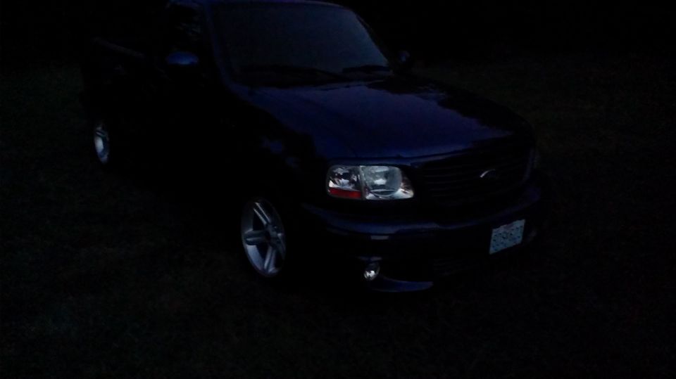 Dark blue 2003 Ford F-150 front 3/4 view at night