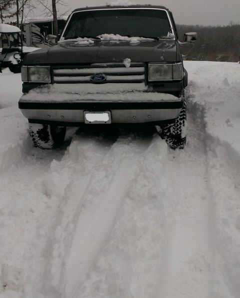 1988 Ford Bronco - Playing in the snow